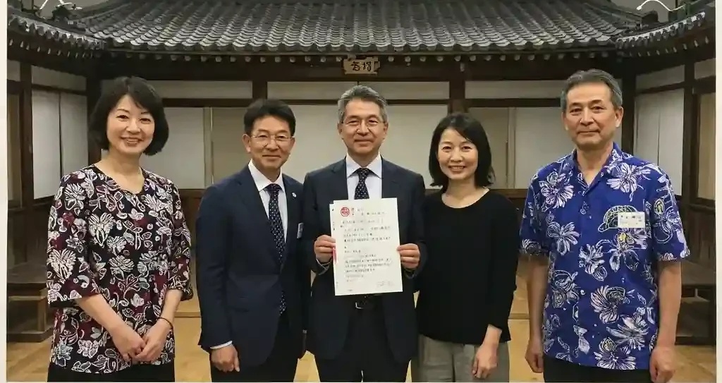 Extrait de presse d'Okinawa détaillant les initiatives de l'association Okinawa Europe pour renforcer les liens culturels entre Okinawa et les pays européens Extrait de presse d'okinawa détaillant les initiatives de l'association okinawa europe pour renforcer les liens culturels entre okinawa et les pays européens