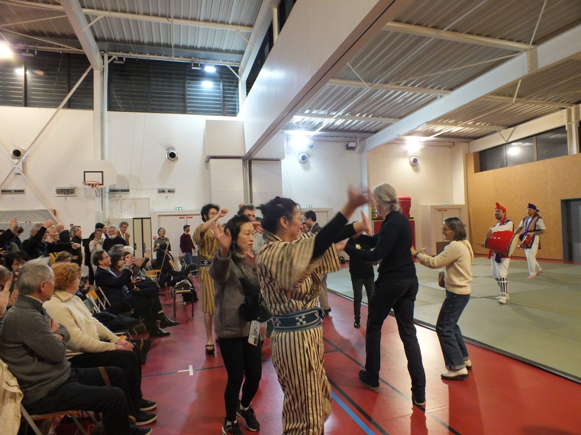 Revivez le Festival d’Okinawa 2025 à Paris : karaté, musique traditionnelle, sanshin et échanges culturels au Centre Sportif Rosa Parks.